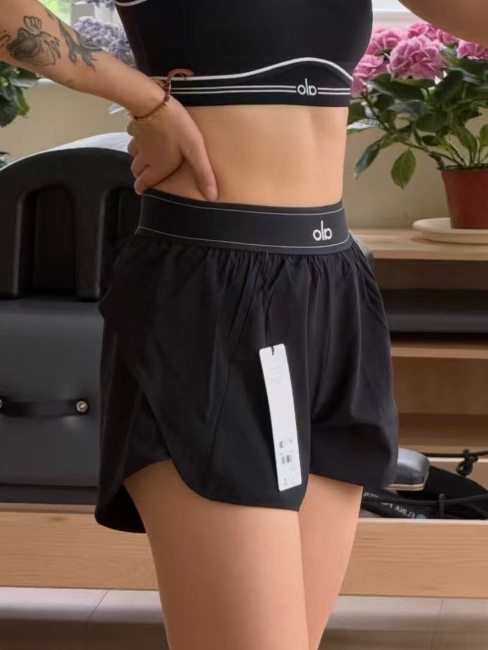 NWT Alo Yoga Match Point Short Black🙆♀️Lightweight Athletic Everyday Shorts - Picture 2 of 9